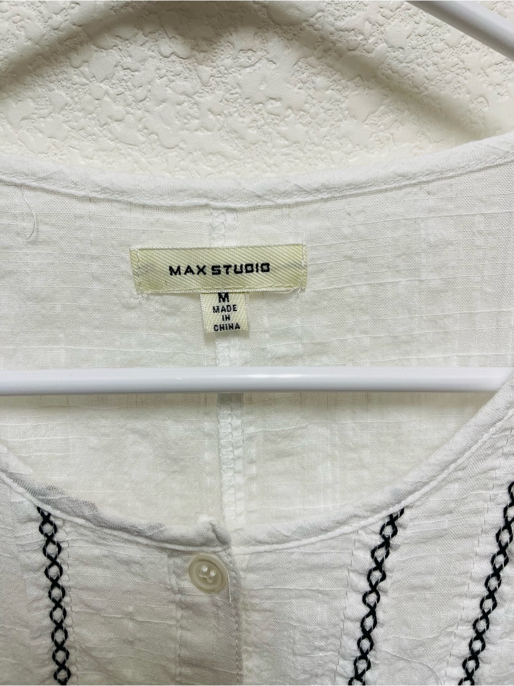 MAX STUDIO White with Black Floral Embroidery Layered Flutter Sleeves Size M - Picture 3 of 4